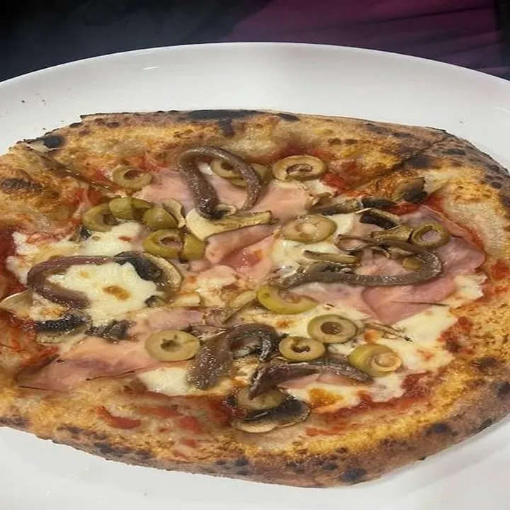 Pizza Caprichosa de Pizzería Nápoli, Ourense