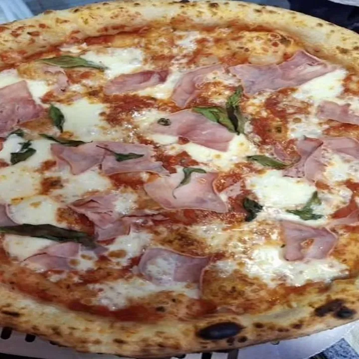 Pizza Cotto de Pizzería Nápoli, Ourense