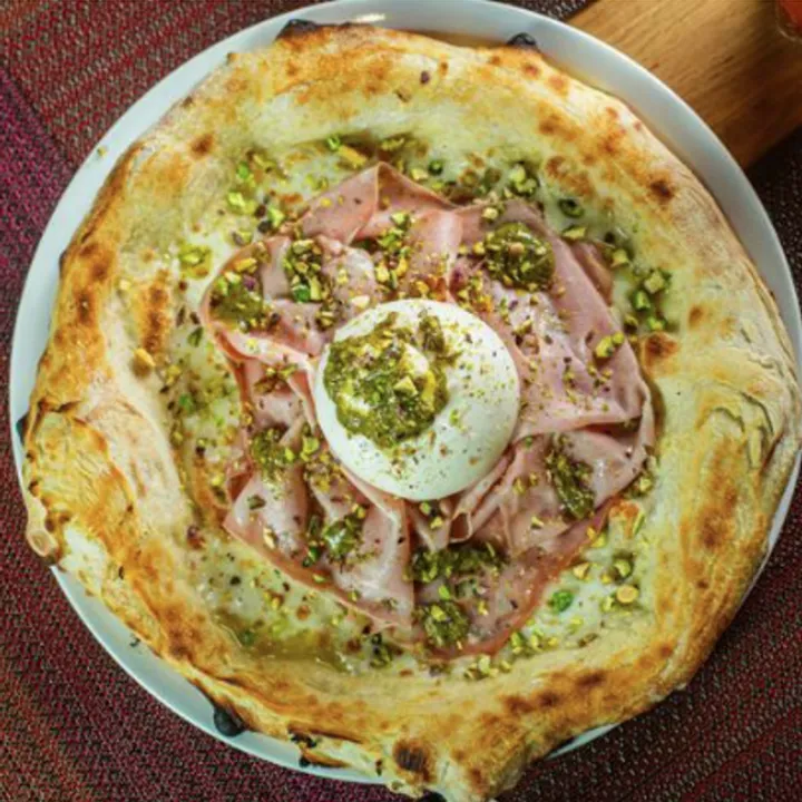 Pizza Mortadela de Pizzería Nápoli, Ourense