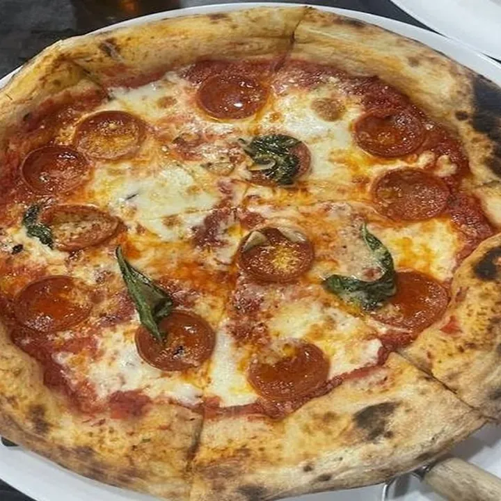 Pizza Peperoni de Pizzería Nápoli, Ourense