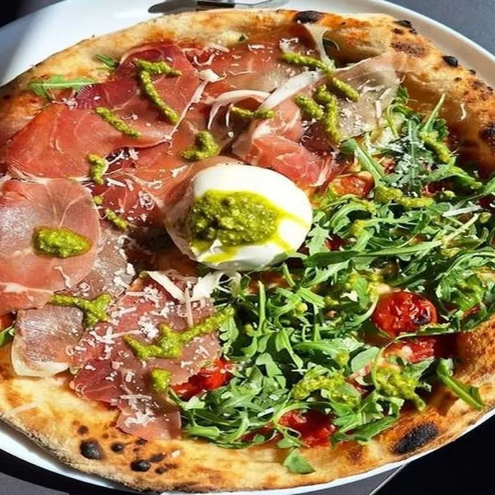 Pizza Pesto de Pizzería Nápoli, Ourense